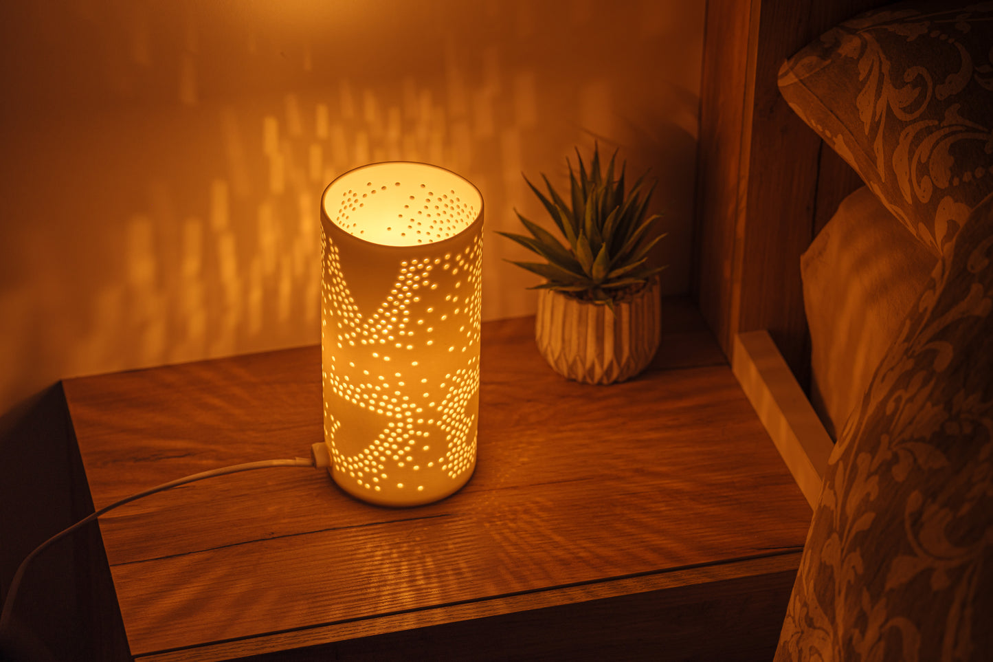 LAMPADA CILINDO IN CERAMICA BIANCA CUORI