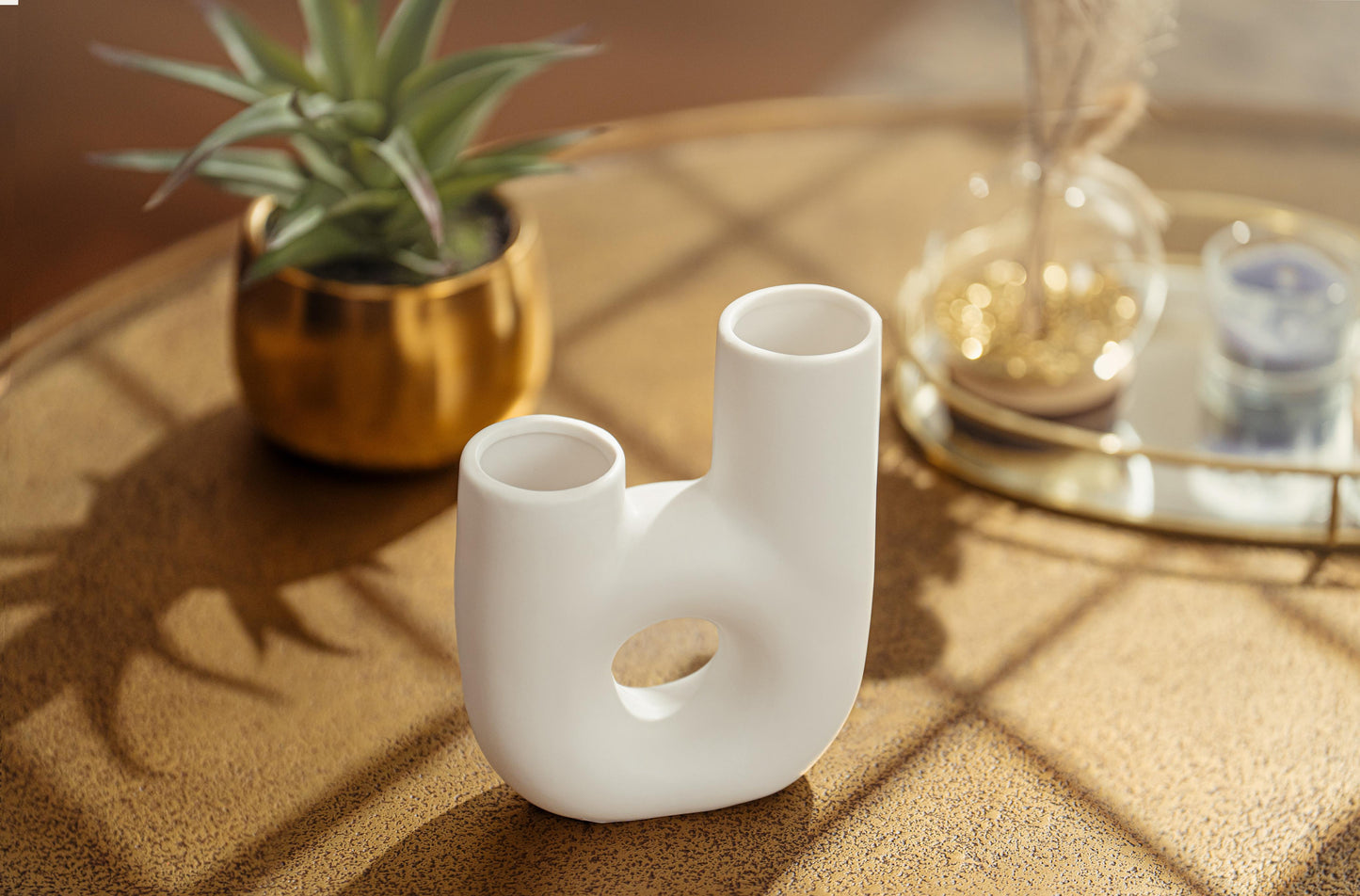 VASO IN CERAMICA BIANCA A DUE PIEGHE